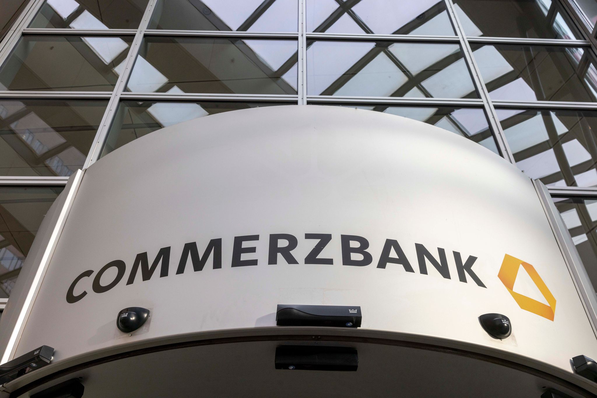 Unicredit-Chef Orcel bekräftigt Interesse an Commerzbank-Kauf