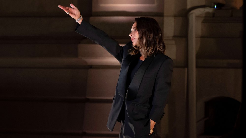Victoria Beckham begeistert bei Paris Fashion Week