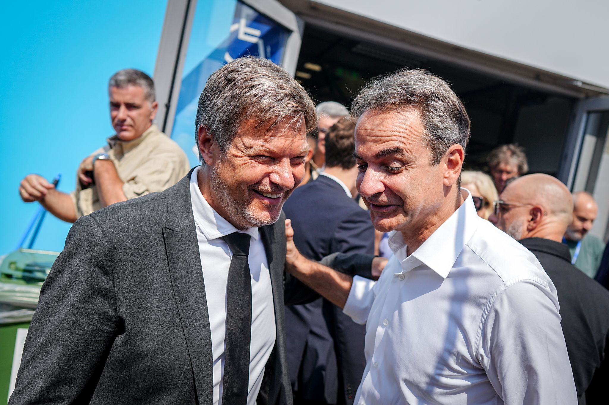 Habecks Charmeoffensive in Griechenland – Spitze gegen Merz