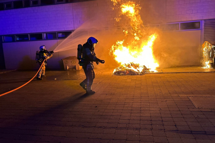 Dölzschen: Feuerwehr Dresden, Brandserie von Müllcontainern in der Südvorstadt