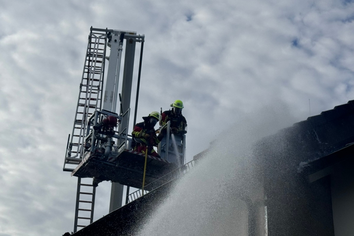 Henstedt-Ulzburg: Brand eines Schuppens greift auf Endreihenhaus über