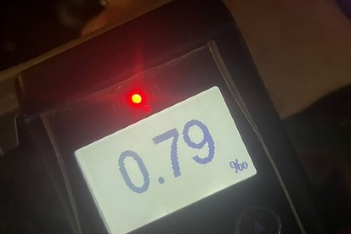 Autofahrer bremst abrupt: Alkoholisiert und ohne Führerschein unterwegs