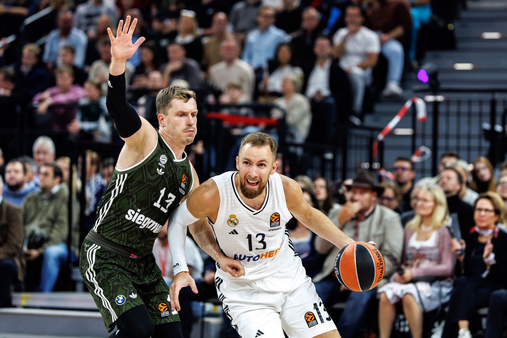 FC Bayern Basketball feiert Euroleague-Sieg gegen Real Madrid