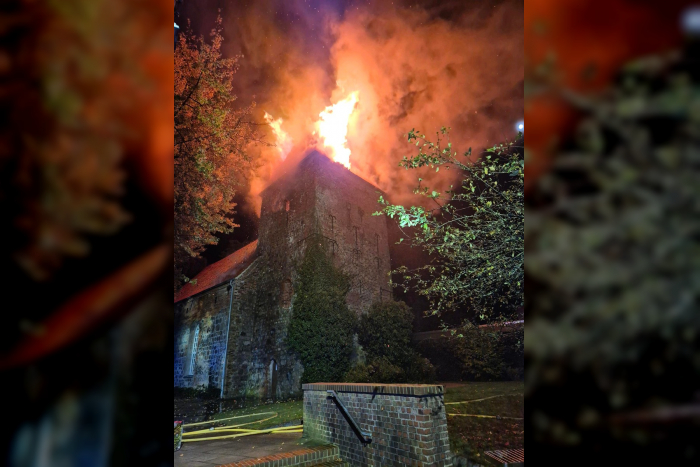 Lehe: Feuer im Kirchturm