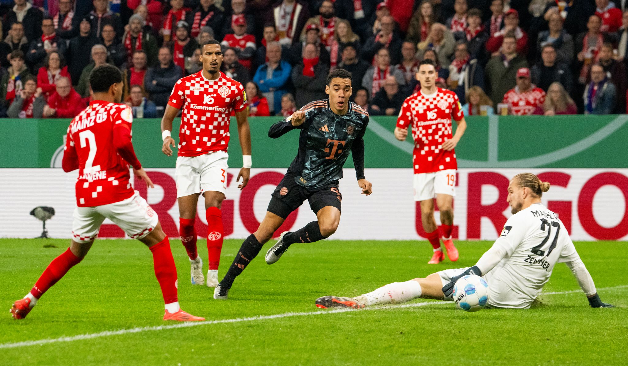 Musiala-Gala in Mainz: Bayern locker im Pokal-Achtelfinale