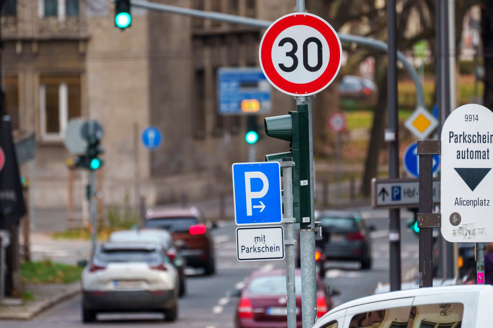 Initiative sieht weiter zu hohe Hürden für Tempolimits