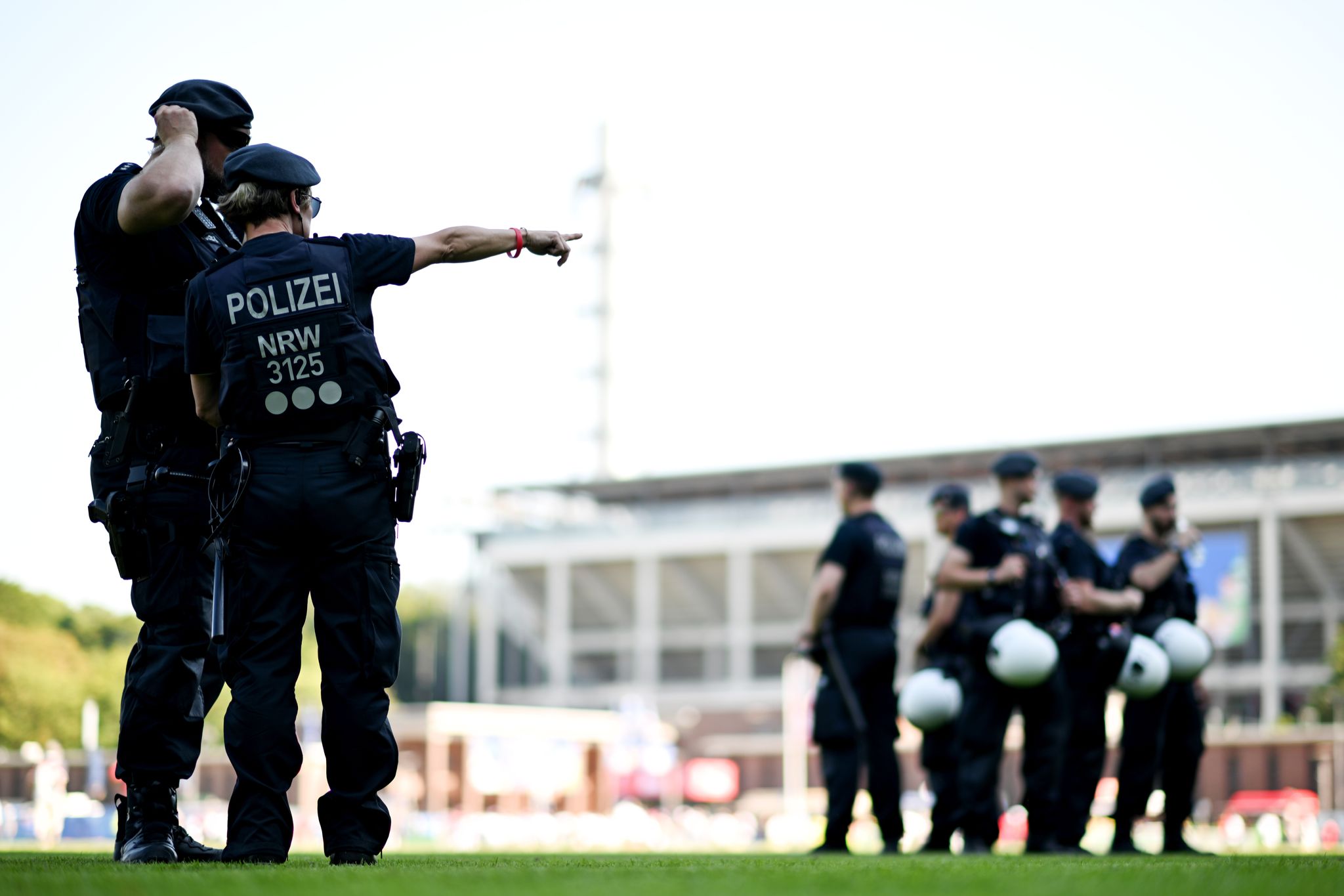 Politik und Fußball beraten über Stadionsicherheit