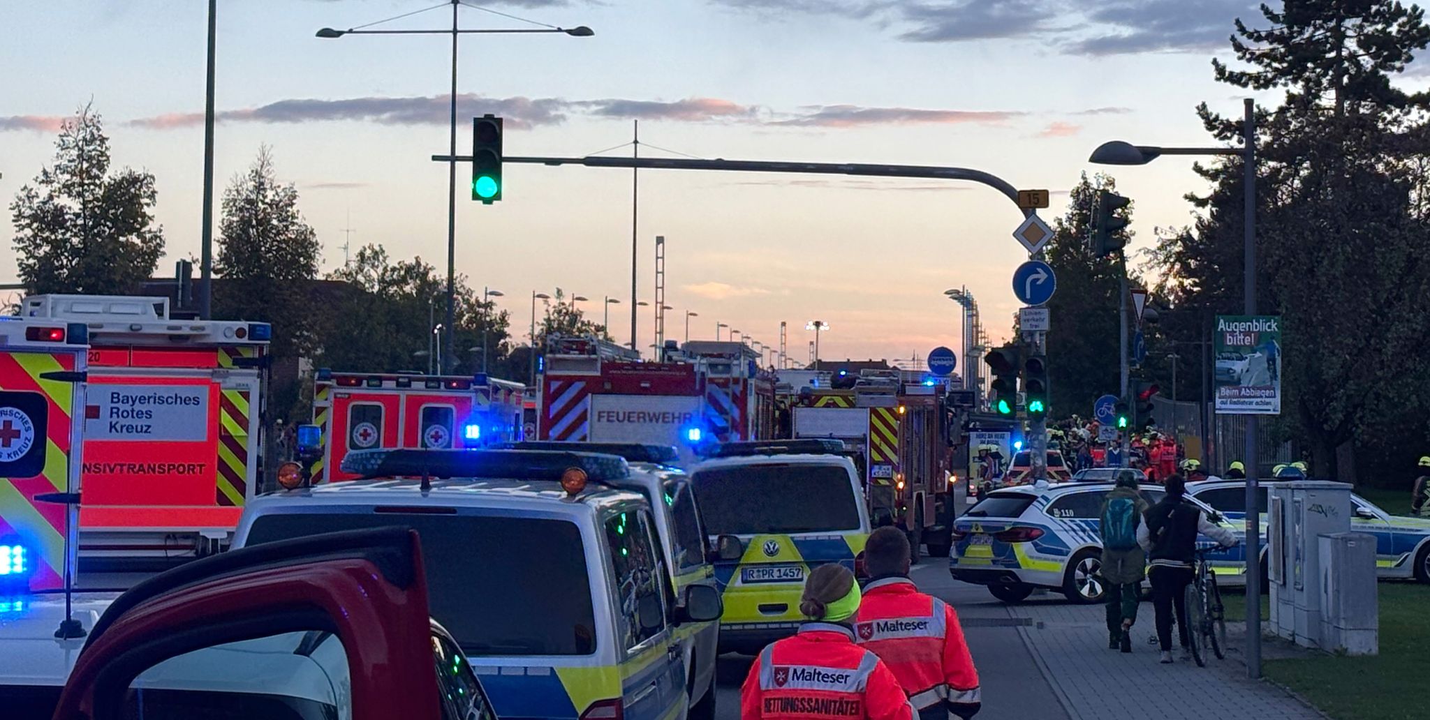 Busunfall in Regensburg mit etwa 50 Verletzten