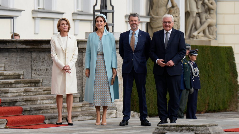 Mary und Frederik in Berlin: Dänische Königin begeistert in Babyblau