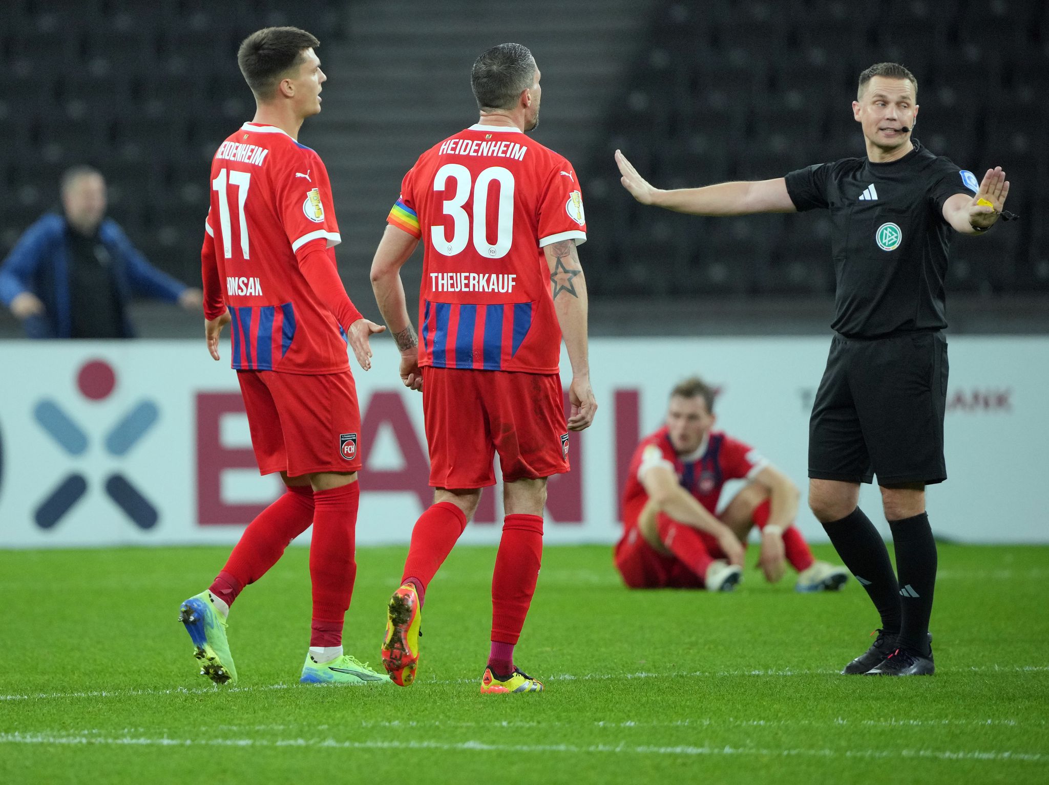 Debatten um den VAR: Trainer und Spieler uneinig
