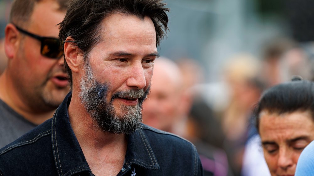 Keanu Reeves wagt sich auf die Rennstrecke: Premiere als Rennfahrer