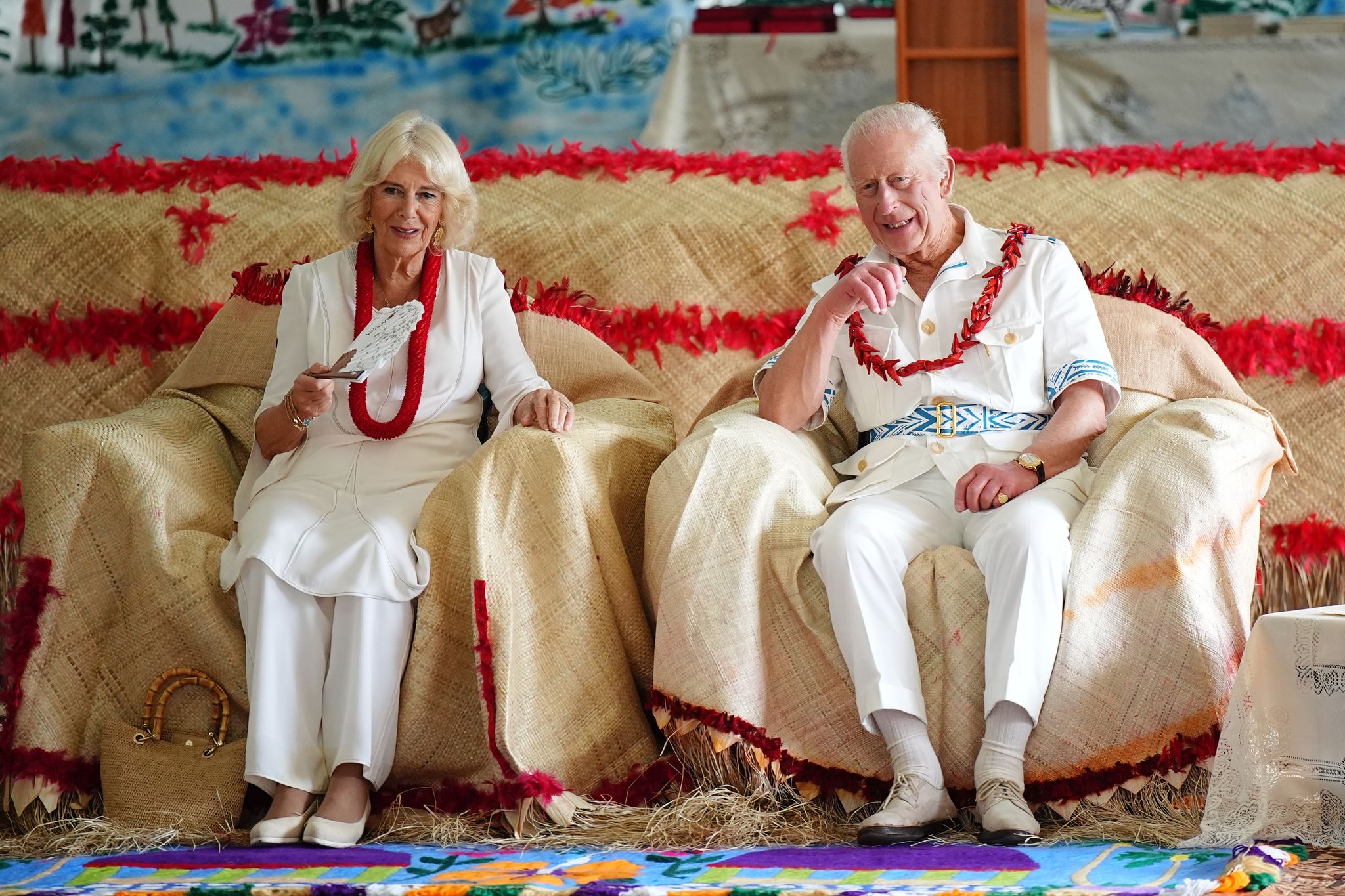 Ganz in Weiß: Charles und Camilla im Pazifikstaat Samoa