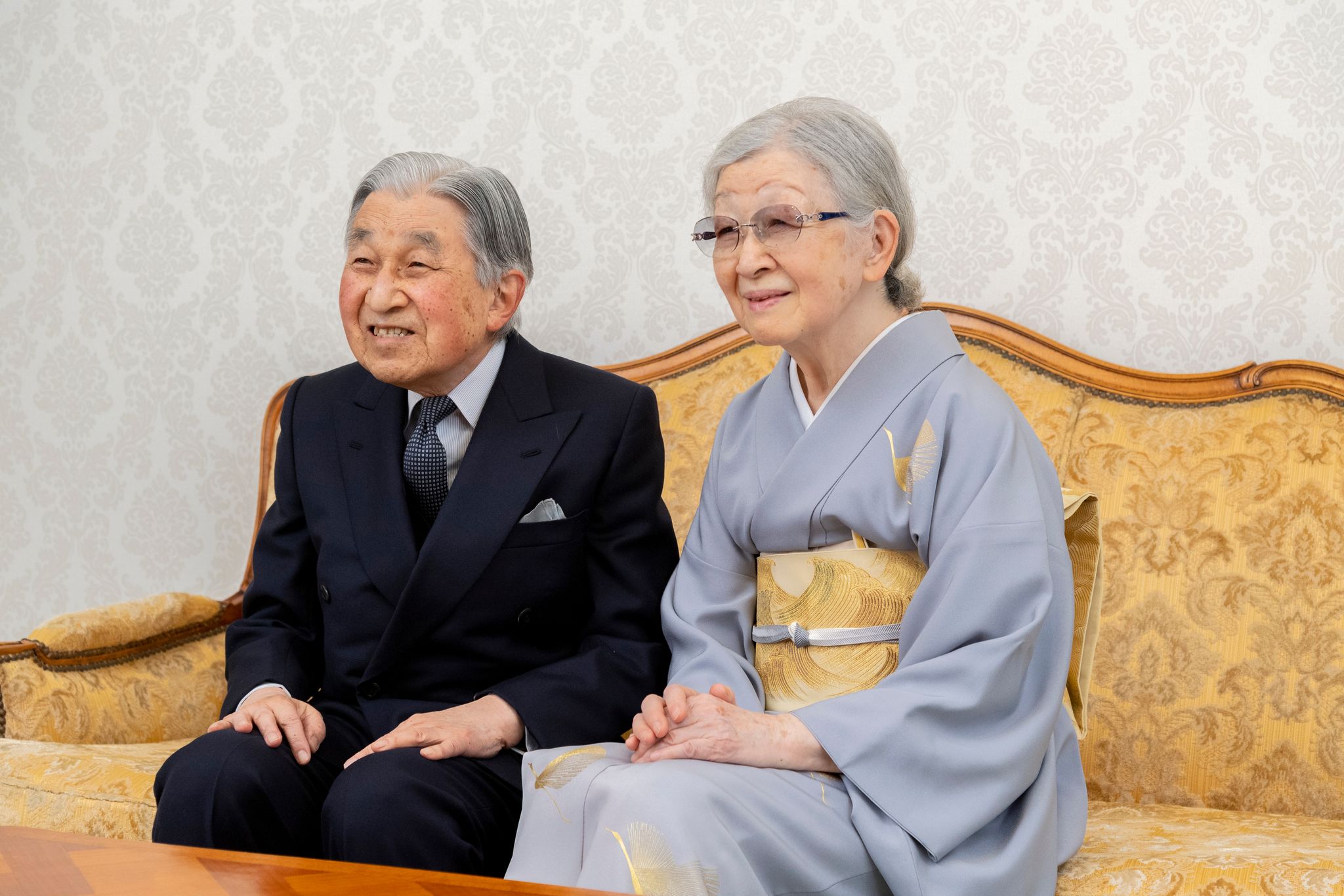 Ex-Kaiserin Michiko bricht Oberschenkelknochen vor 90. Geburtstag