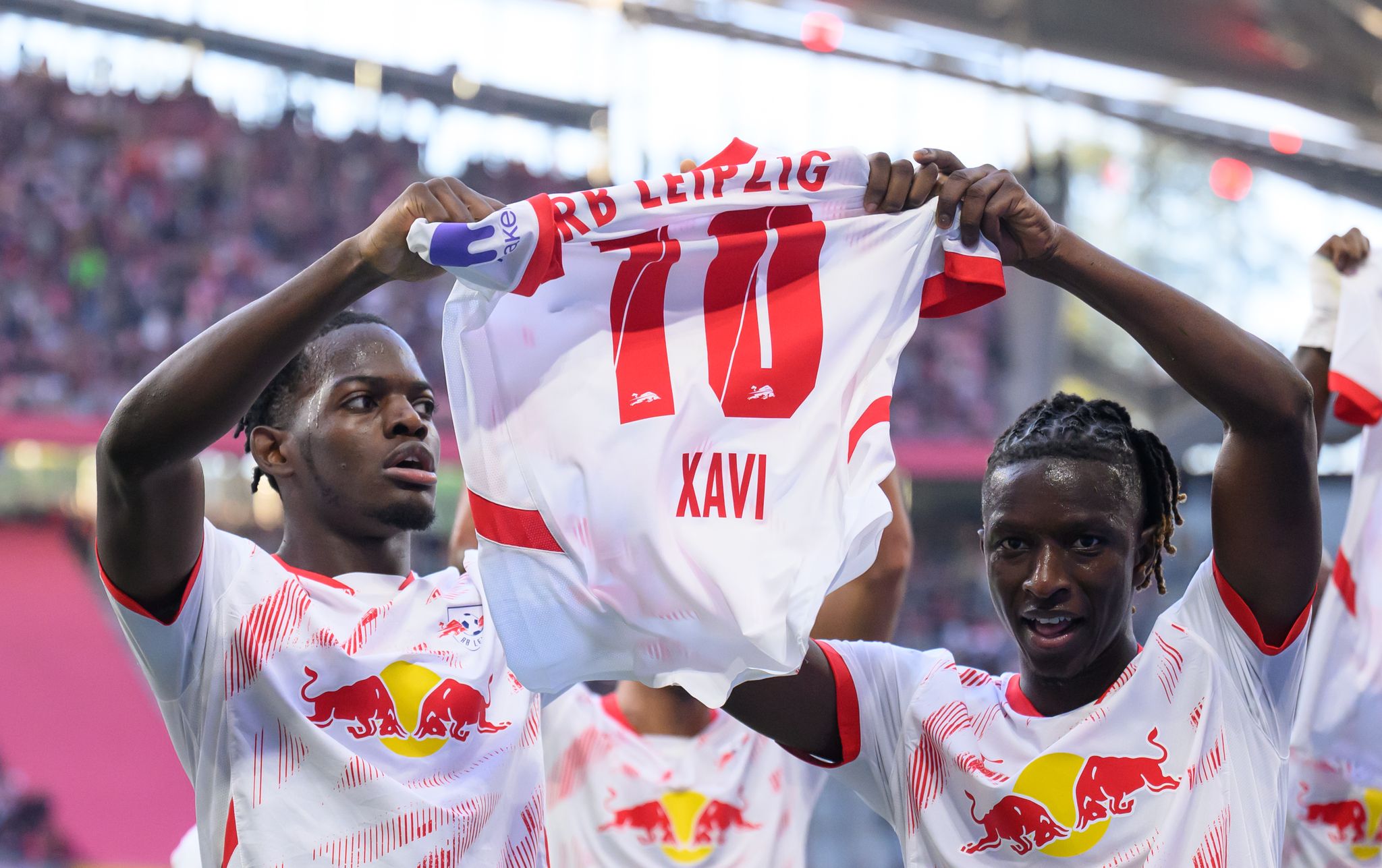 RB Leipzig dreht Spiel und stürmt an die Tabellenspitze