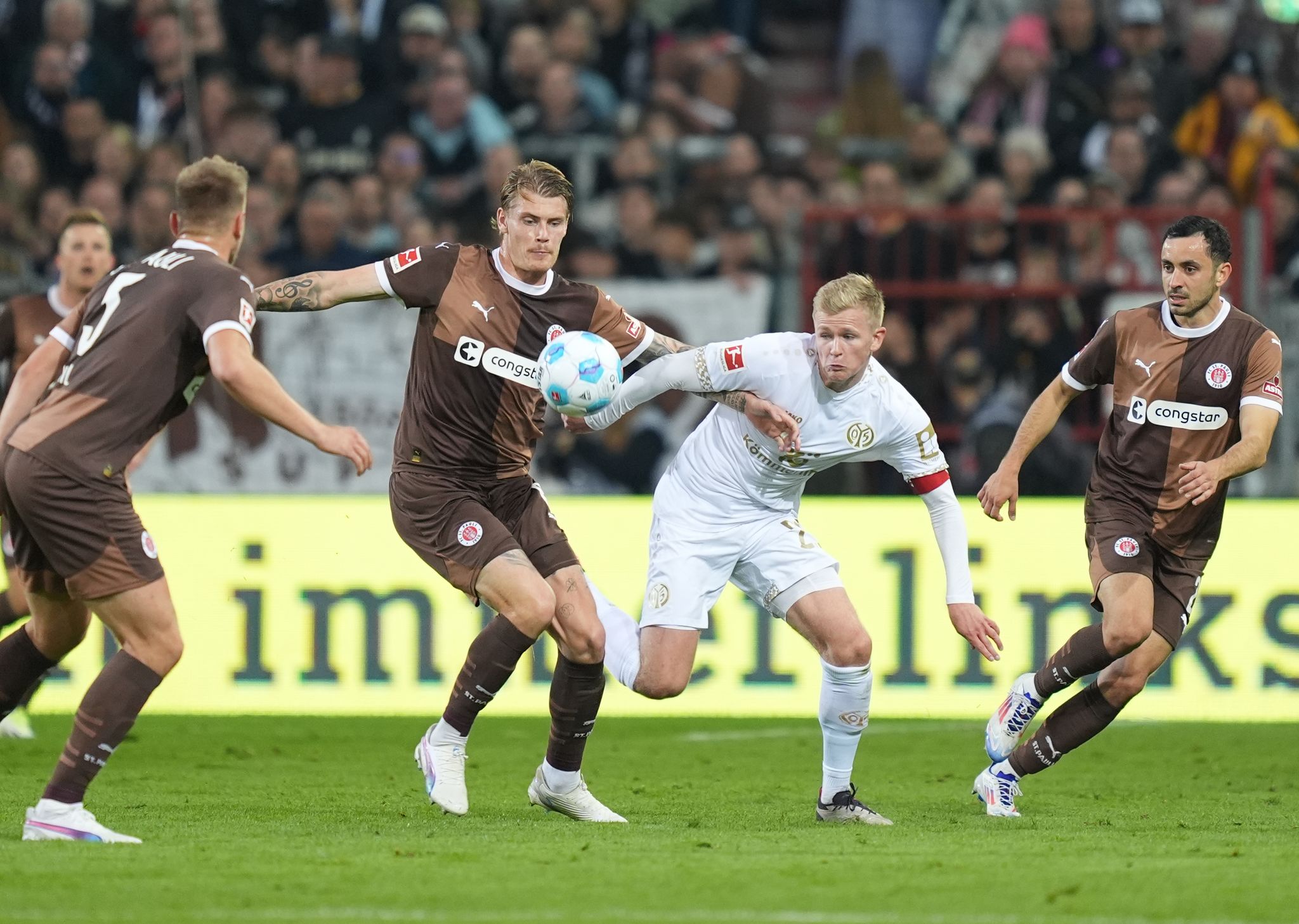 Mainzer Wink an den Bundestrainer wegen Torjäger Burkardt