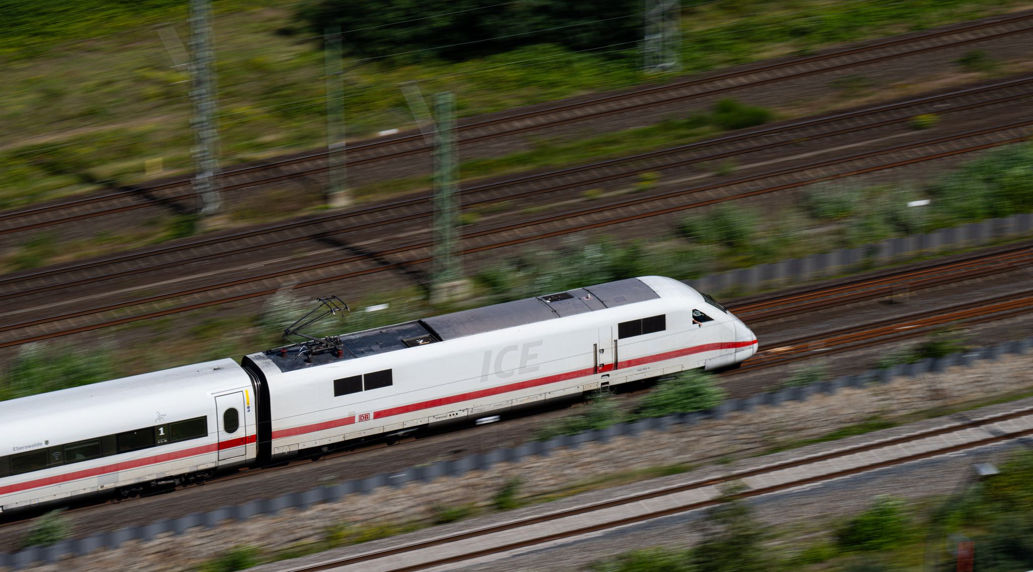 Züge der Bahn fahren wieder etwas öfter pünktlich