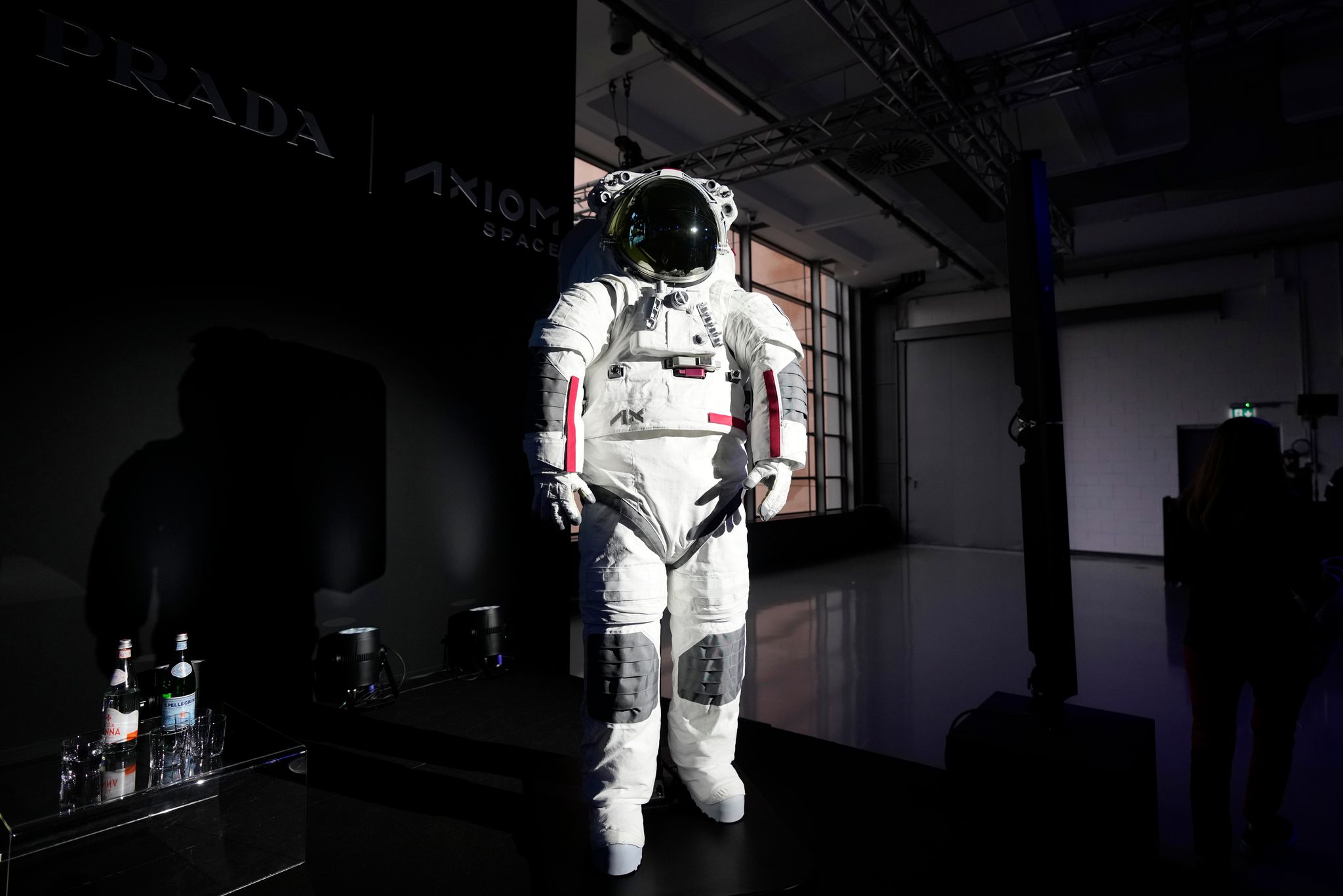 Prada stattet Astronauten aus