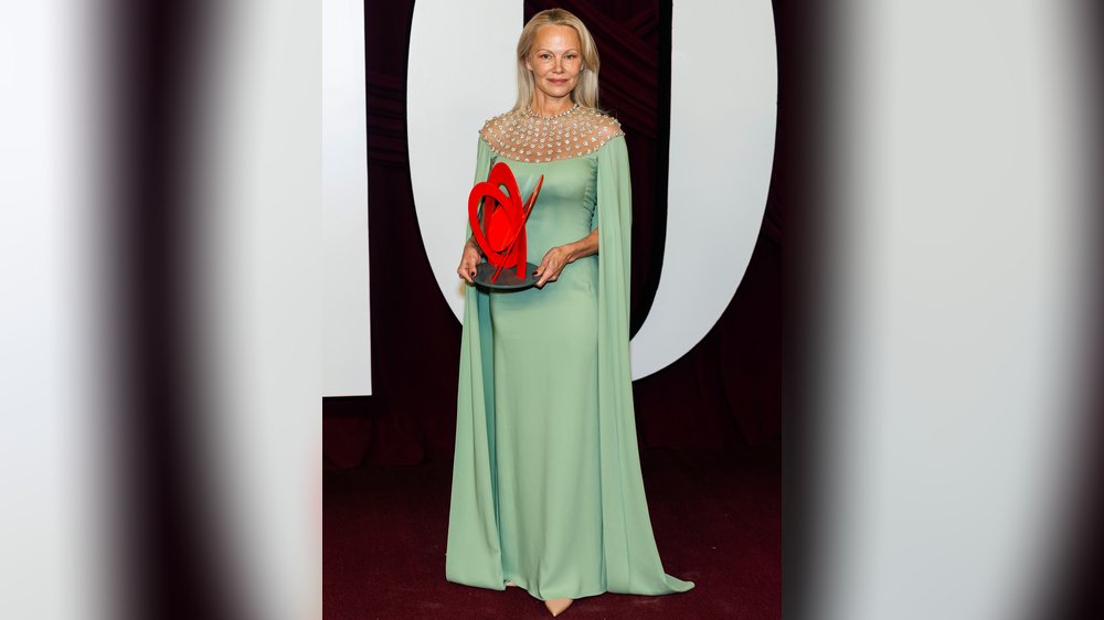 „Women of the Year“: Pamela Anderson begeistert mit natürlichem Look
