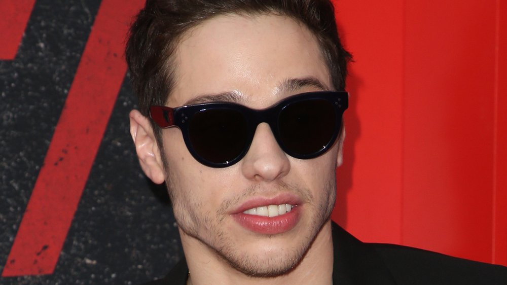 Pete Davidson kehrt nach Auszeit zurück: Lächeln neben Machine Gun Kelly
