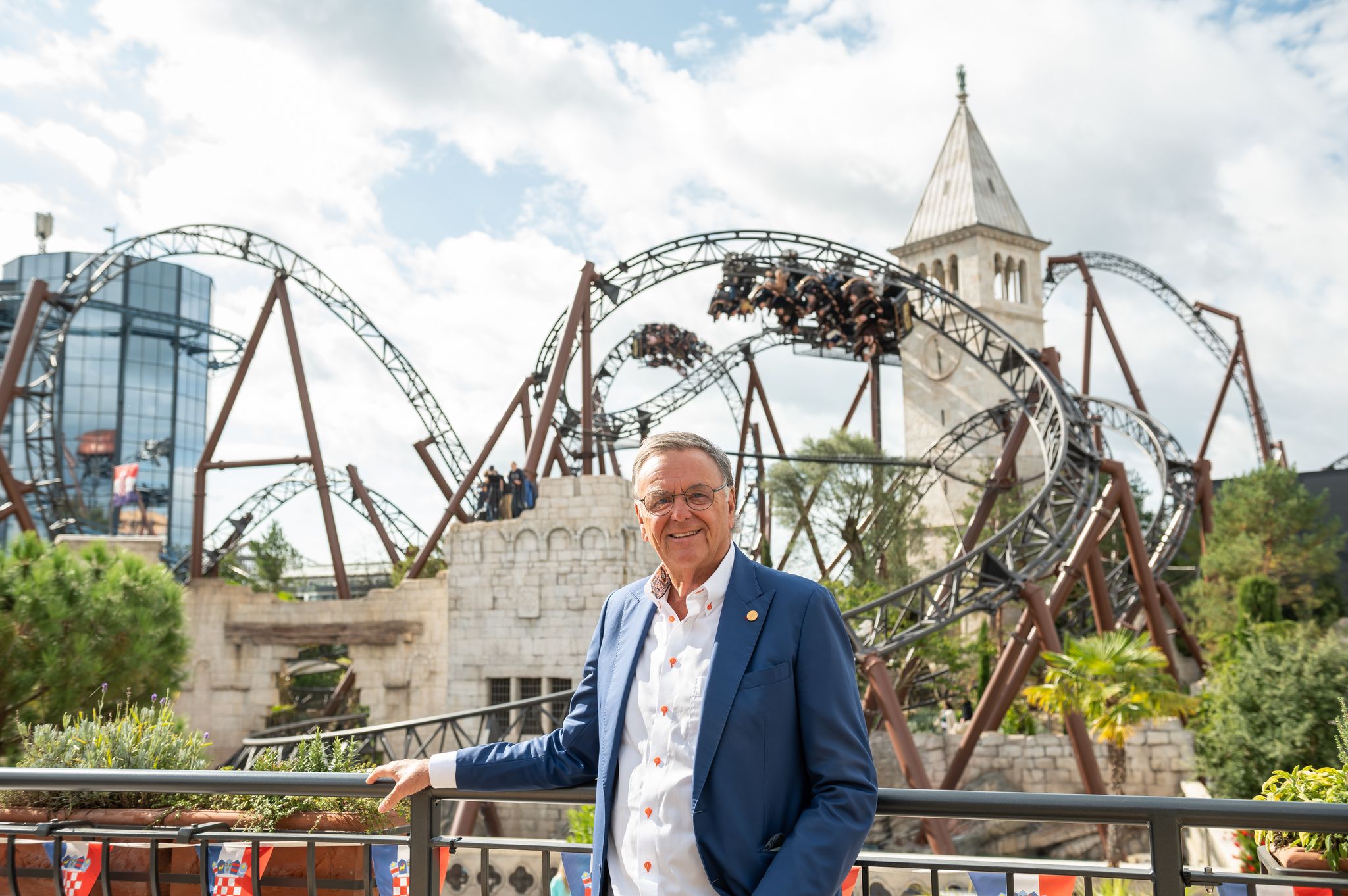 Europa-Park-Gründer testet auch mit 75 neue Achterbahnen