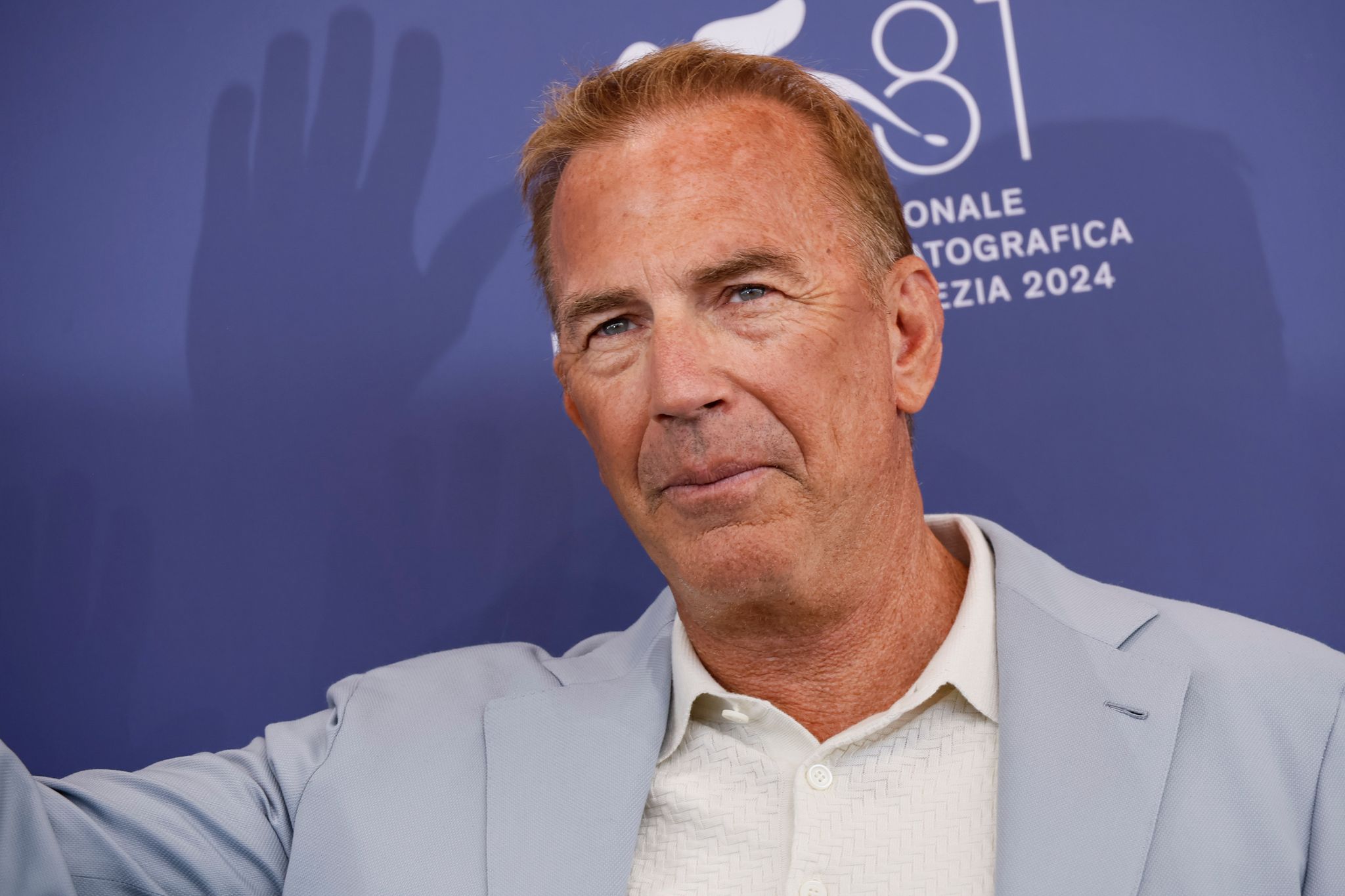 Kevin Costner nimmt Song auf – Spende für Hurrikan-Opfer