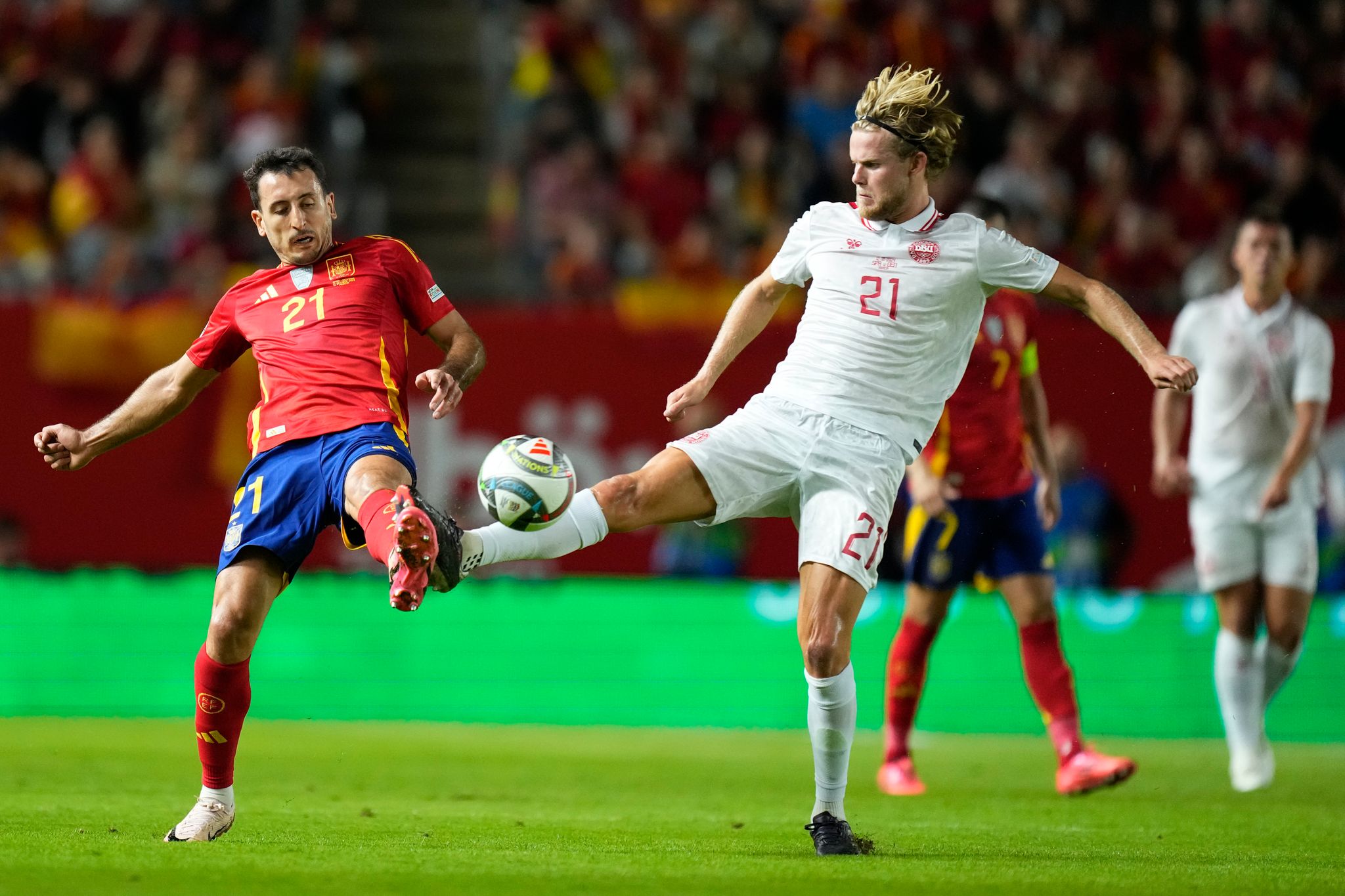 Spanien und Portugal siegen in Nations League,Spanien verdrängt Dänemark von Tabellenspitze, Ronaldo baut Weltrekord aus.