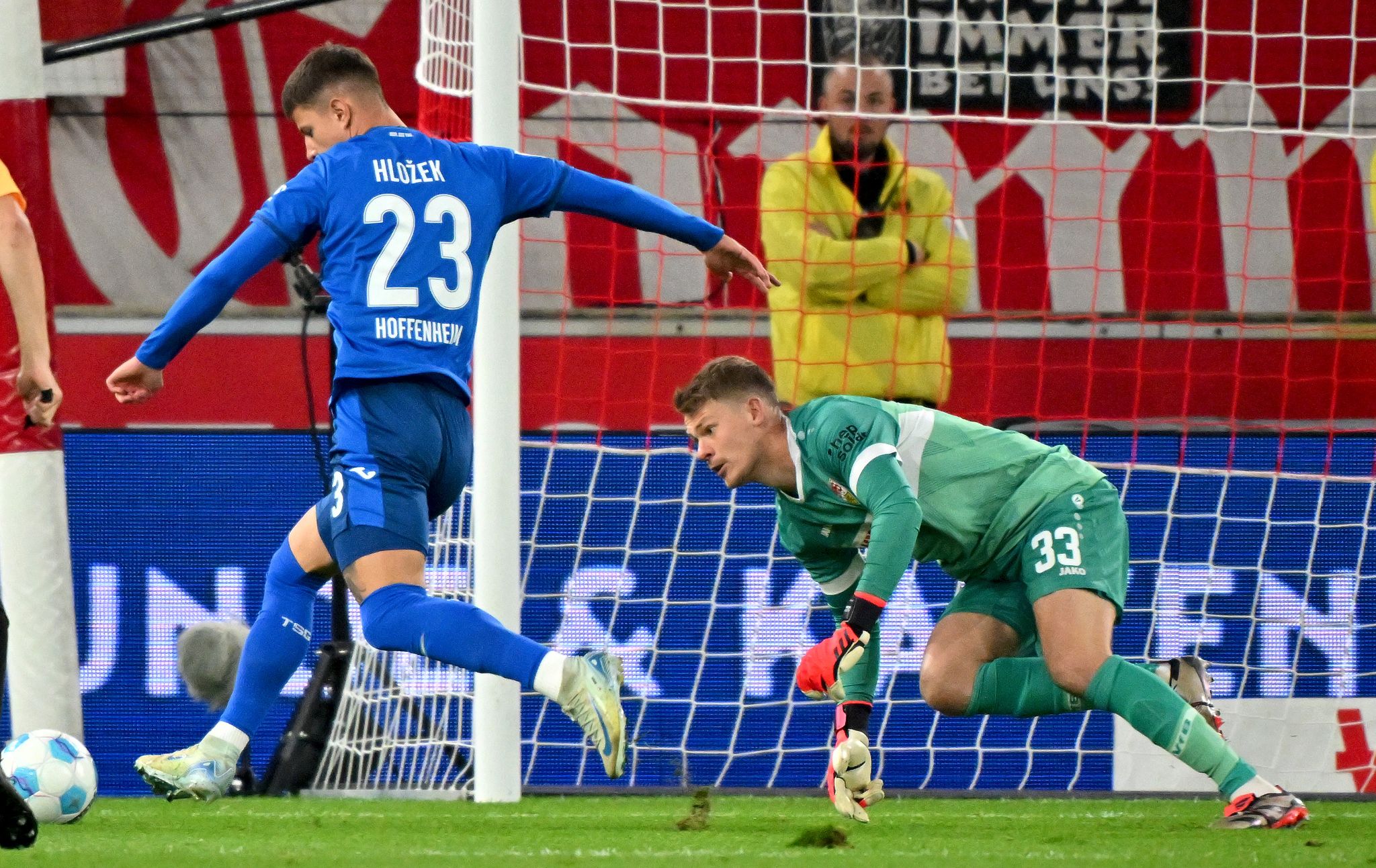 Demirovic rettet VfB Stuttgart vor Heimniederlage gegen Hoffenheim