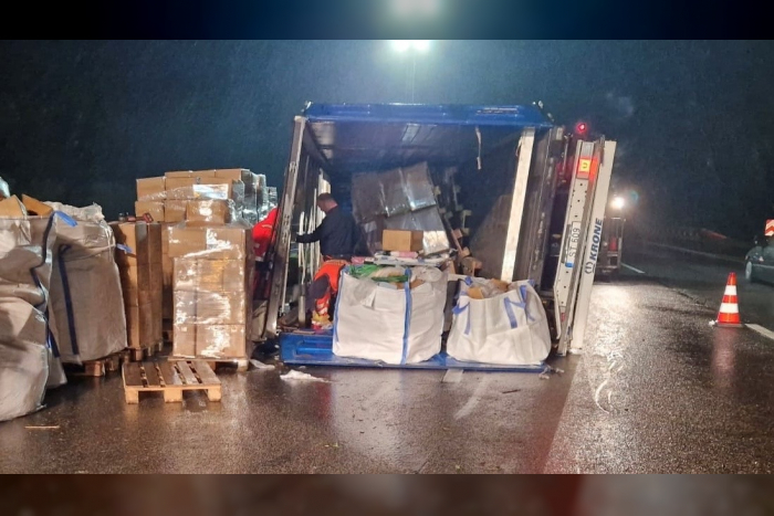 Frankfurt am Main: Verkehrsunfall auf BAB 3 mit umgestürztem Sattelzug
