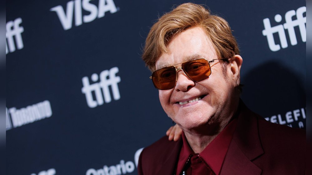 Elton John scherzt über seine gesundheitlichen Herausforderungen