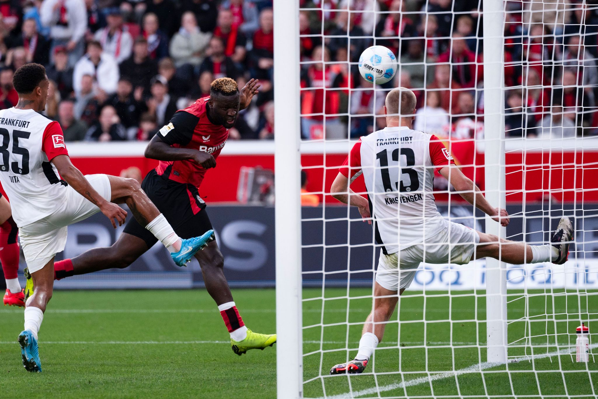 Bayern Leverkusen besiegt Eintracht Frankfurt mit 2:1