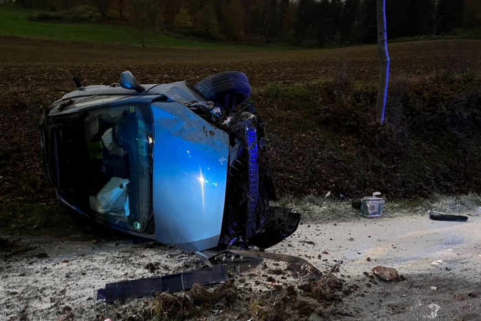 Brakel: Polizeistreife entdeckt Unfallauto