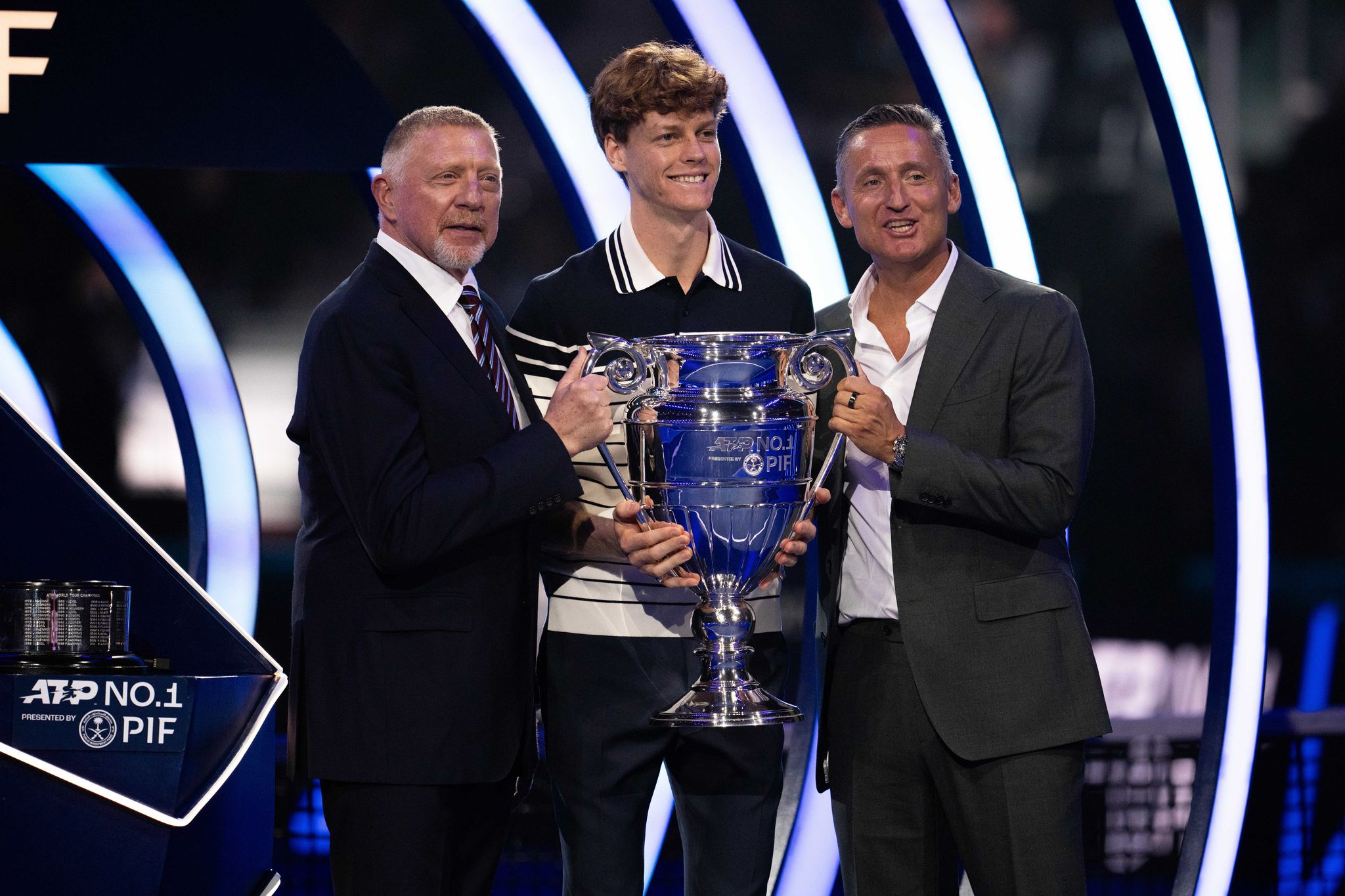 Boris Becker ehrt Tennisstar Jannik Sinner als Nummer eins der Welt