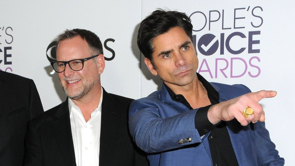 Nach Kritik an Glatzenkappe: John Stamos findet Hater “peinlich”