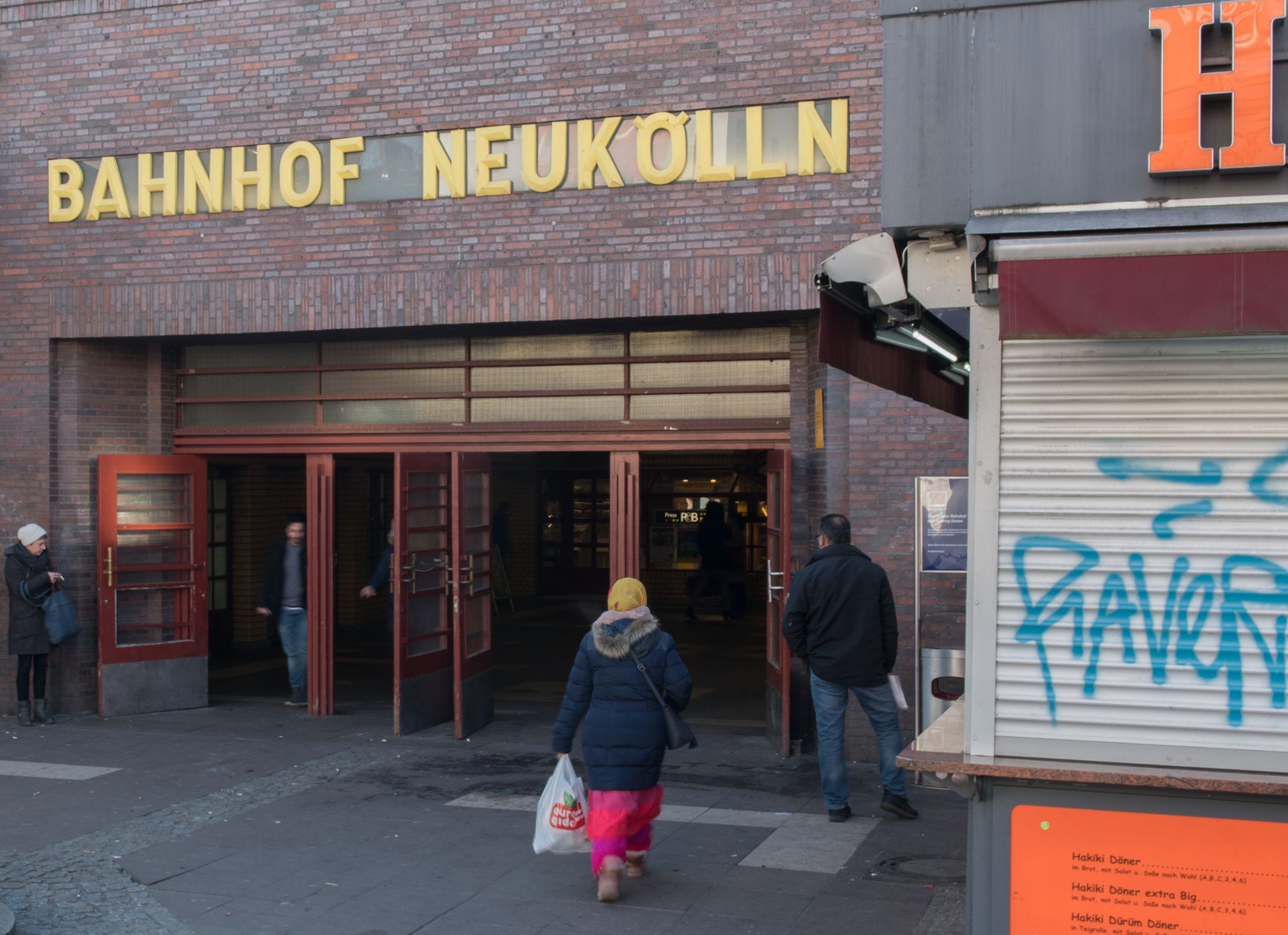 Polizei fahndet nach Mann mit Sprengstoff in Berlin