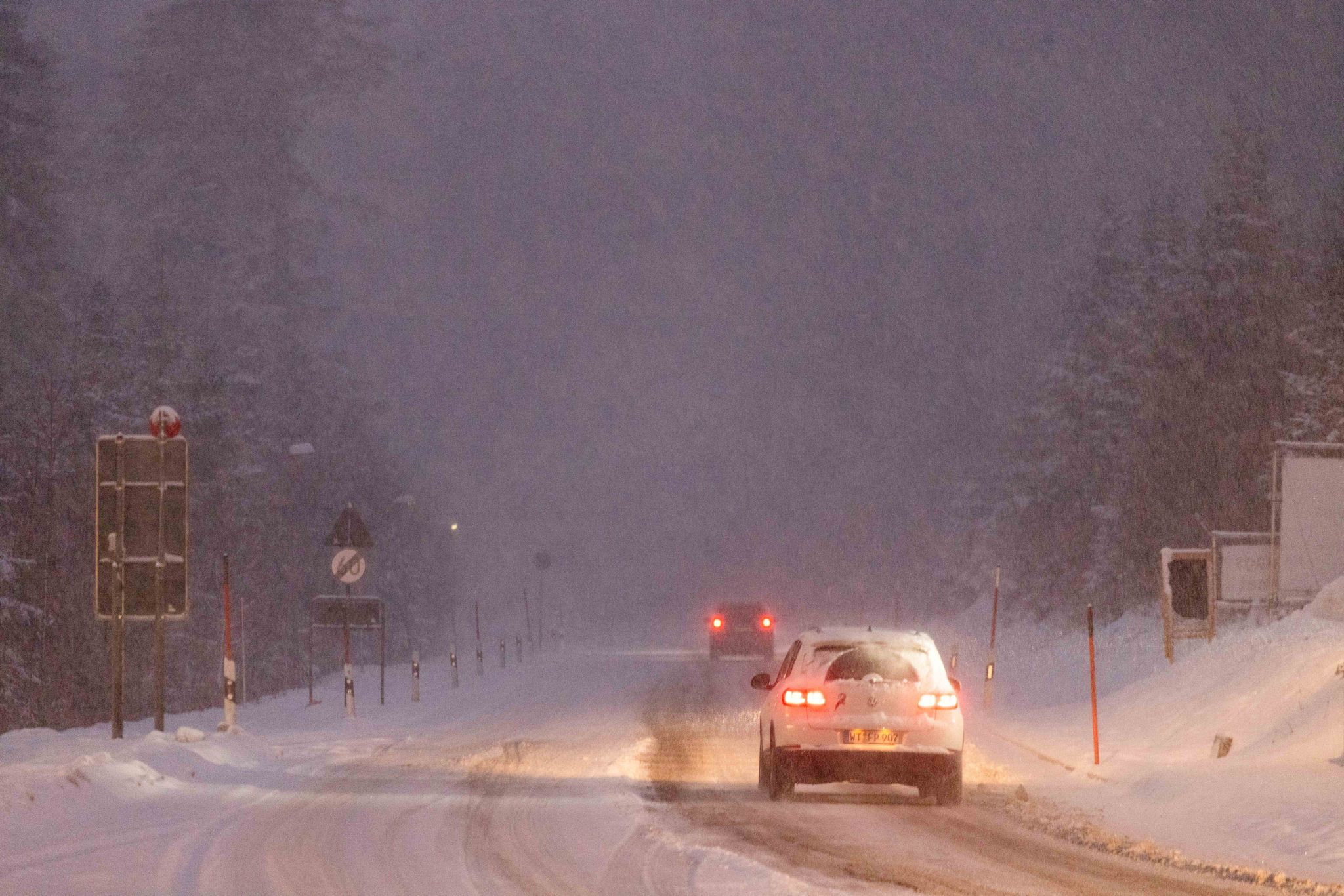 Starker Schneefall bremst Verkehr im Süden aus