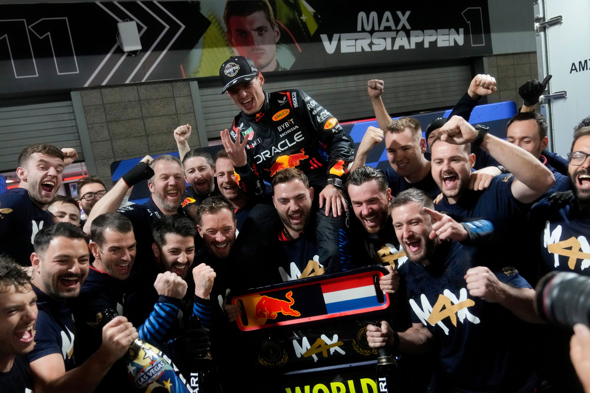 Max Verstappen sichert sich vierten Formel-1-Titel in Las Vegas