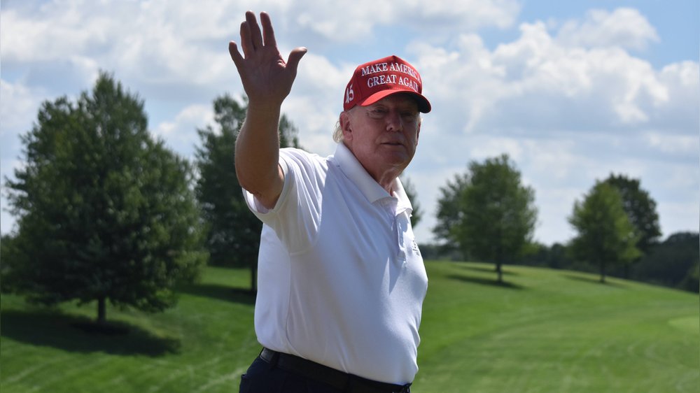 Donald Trump genießt Sonntage mit Enkelin Kai auf dem Golfplatz