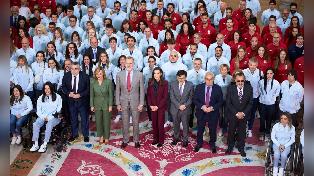 Königspaar Felipe und Letizia würdigen Athleten in Madrid