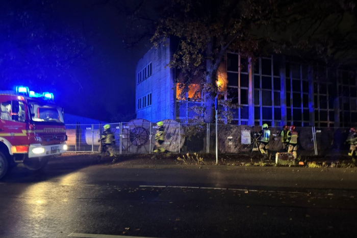 Schenefeld: Brand in Gewerbegebäude