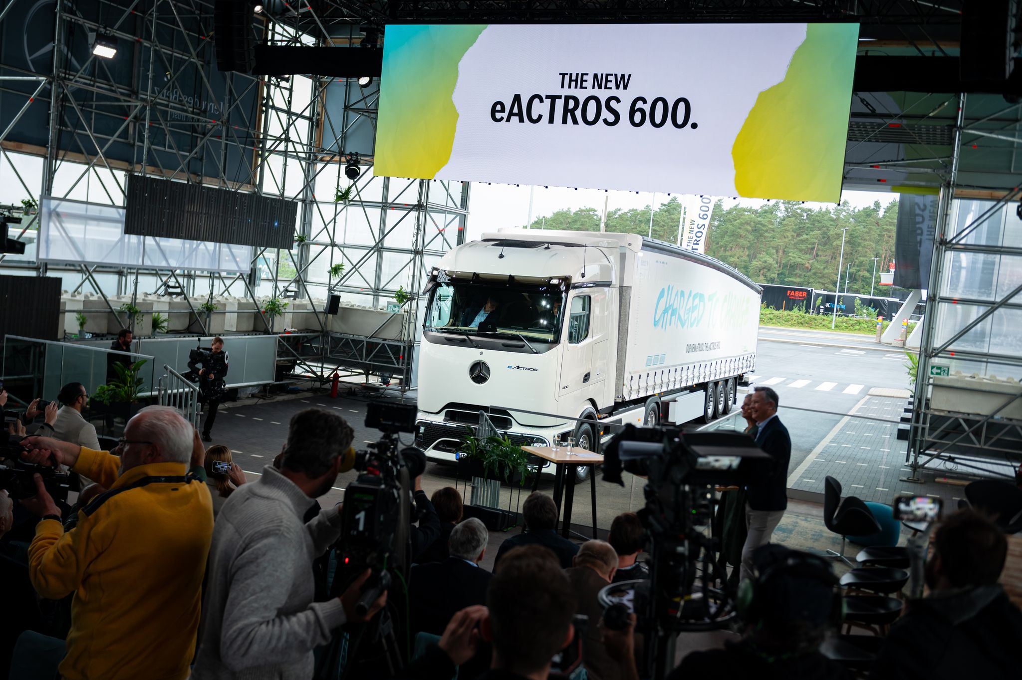 Neue Ära: Daimler Truck startet Produktion von batterieelektrischem Lastwagen