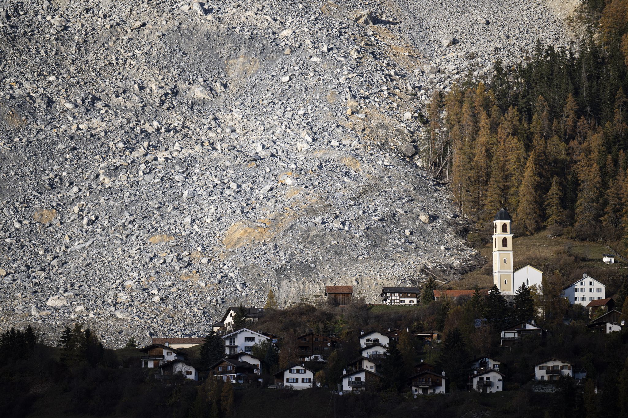 Erdrutsch: Schweizer Dorf Brienz bereitet erneut Räumung vor