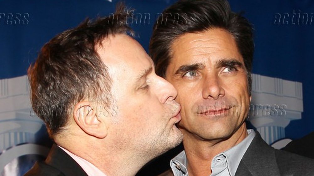 John Stamos unterstützt Dave Coulier mit Glatzenkappe