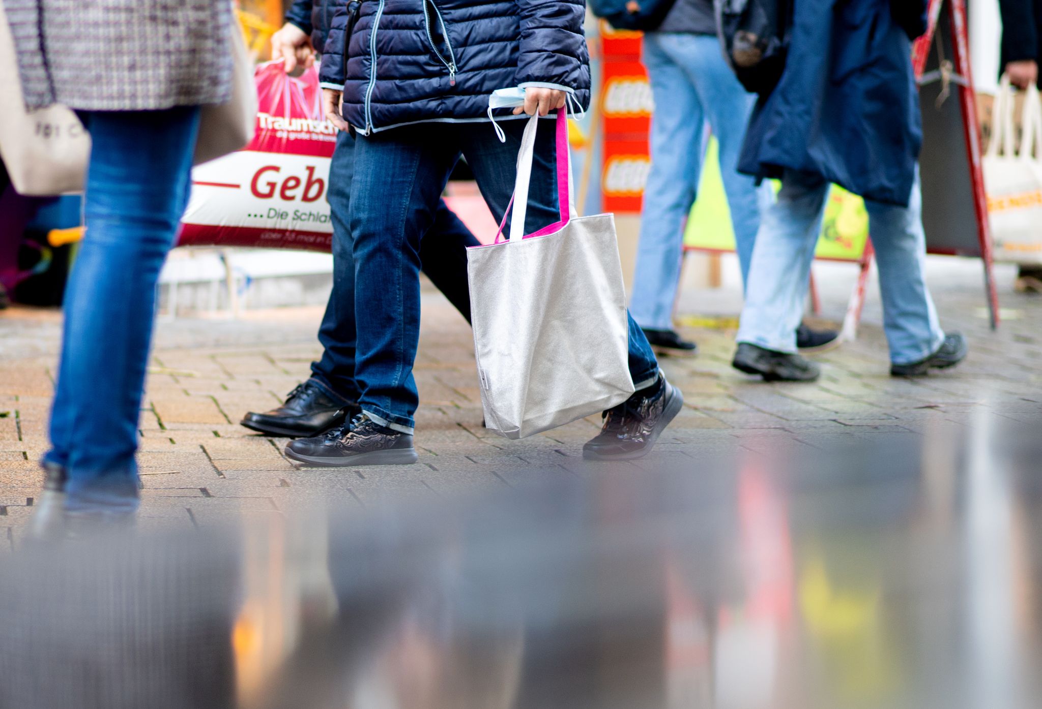 Umfrage: Stimmung der Kunden bessert sich leicht