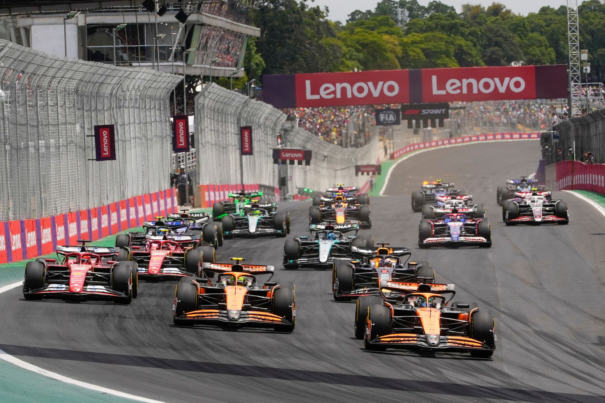McLaren-Duo dominiert Sprintrennen in São Paulo