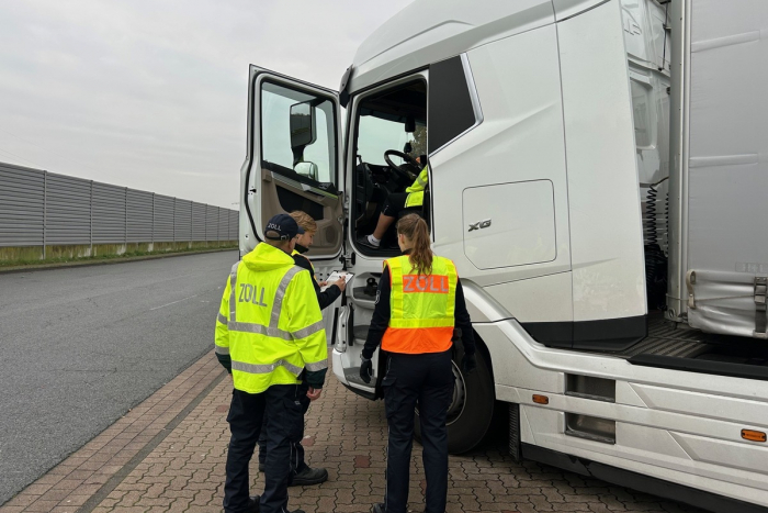 Kiel: Zoll prüft Transport- und Logistikbranche