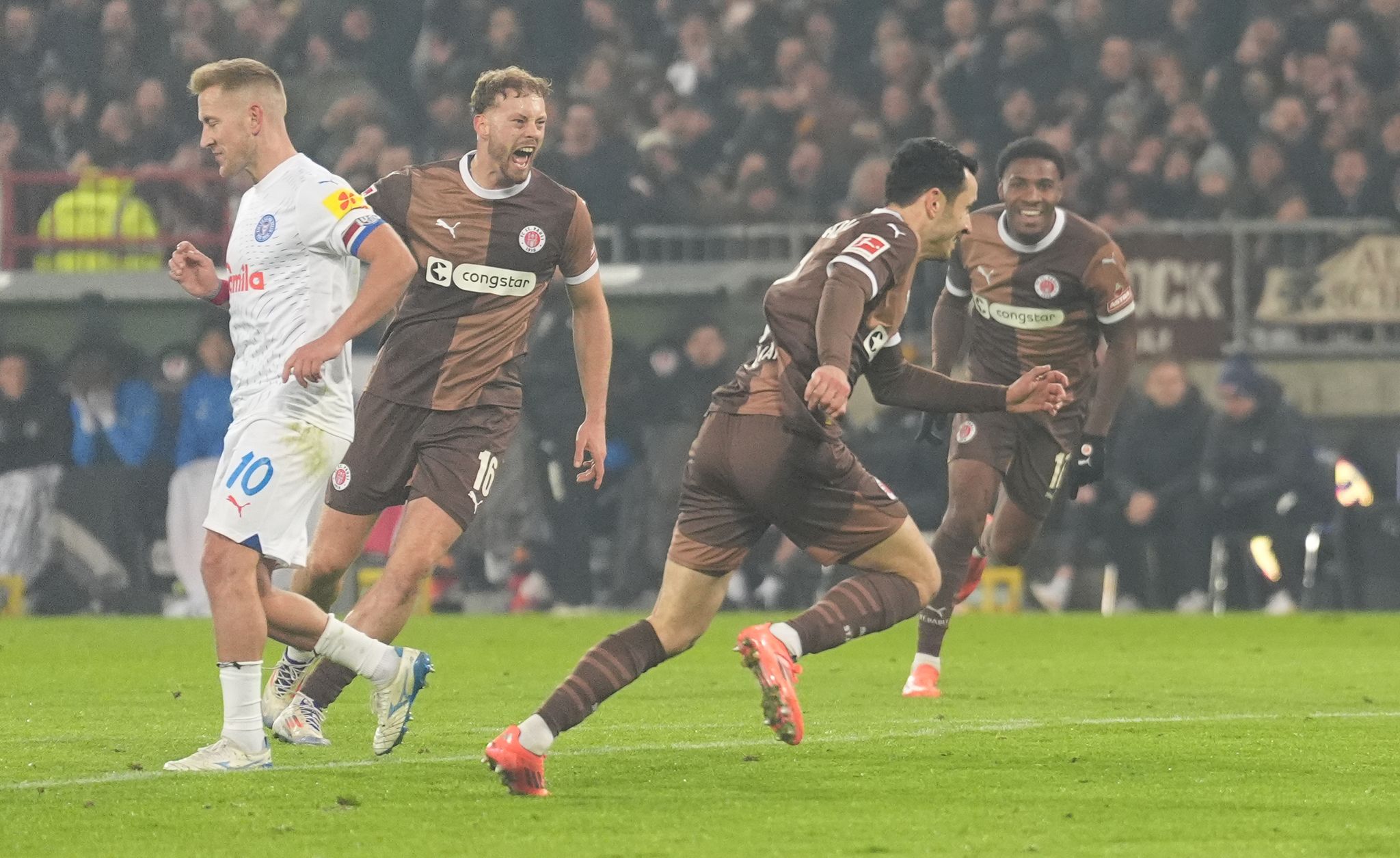 St. Pauli siegt gegen Kiel mit 3:1 im Aufsteigerduell