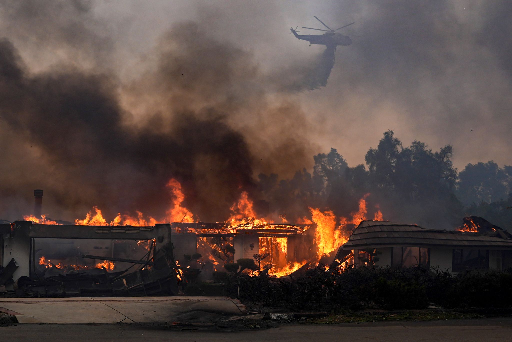 Verheerender Waldbrand in Südkalifornien zerstört Hunderte Gebäude