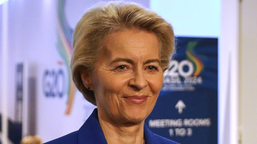 EU-Kommissionspräsidentin von der Leyen als Lebensretterin in der Luft