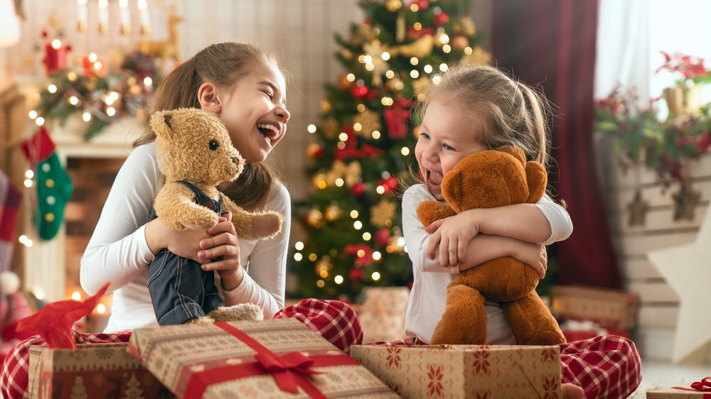 Weihnachtsgeschenke für Kinder: Worauf beim Spielzeugkauf zu achten ist