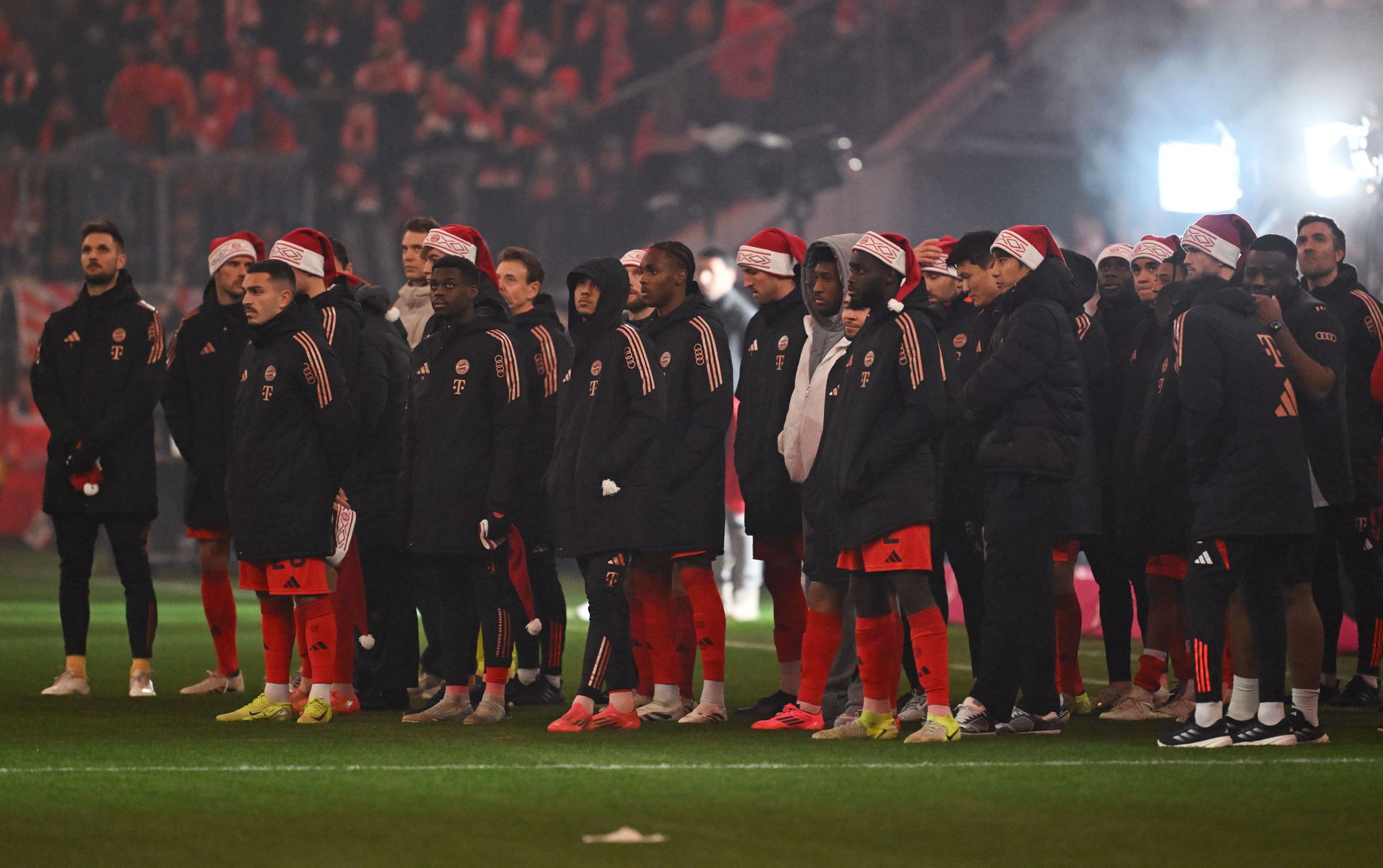 Bayern schlägt Leipzig 5:1 und verzichtet auf Weihnachtszeremonie